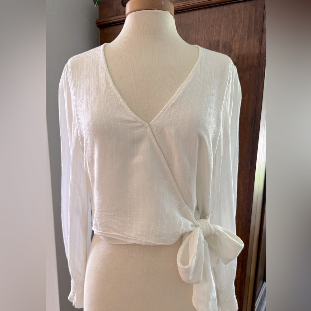 Women’s White American Eagle crop top